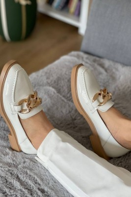 Zincirli Beyaz Rugan Loafer Ayakkabı